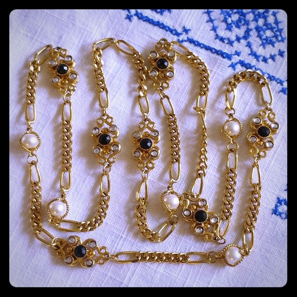 Jewelry - Luxe pearl and onyx, gold chain necklace